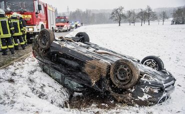 Pkw bei Schneeglätte überschlagen - Bild 16_6