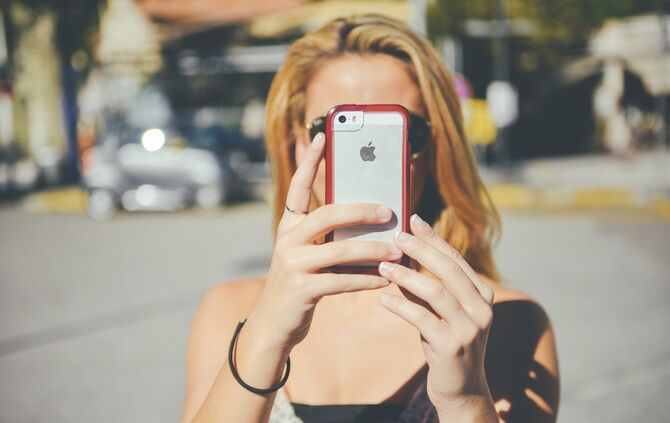 Smartphone Selfie Foto Symbol Mädchen_0