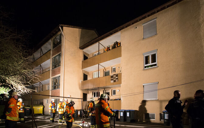 Verpuffung in Wohnung - 1 Verletzter - Bild 03_3