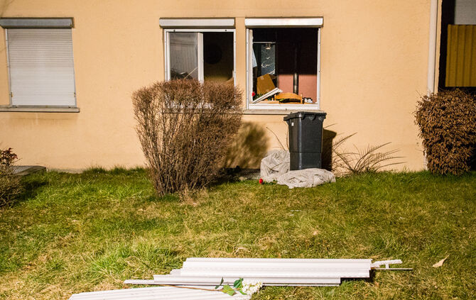 Verpuffung in Wohnung - 1 Verletzter - Bild 07_7