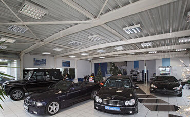 1401F662 Schorndorfer Automarkt, Fa. Heinz Mueller Autohandel in Pluederhausen, ein Motiv aus dem Ausstelungsraum 135mm x 99mm, 