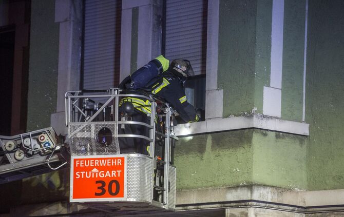 Küchenbrand Stuttgart Ost Mehrfamilienhaus Brand Feuerwehr Feuer_0