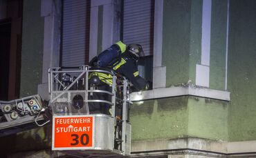 Küchenbrand Stuttgart Ost Mehrfamilienhaus Brand Feuerwehr Feuer_0