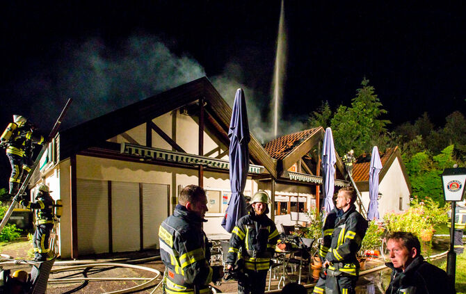 Tennisclub abgebrannt - Bild 11_12