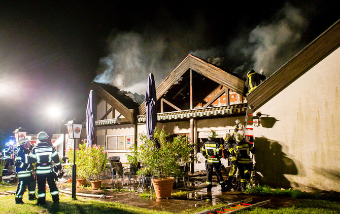 Tennisclub abgebrannt - Bild 13_14