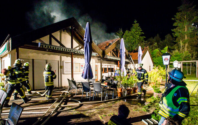 Tennisclub abgebrannt - Bild 19_20