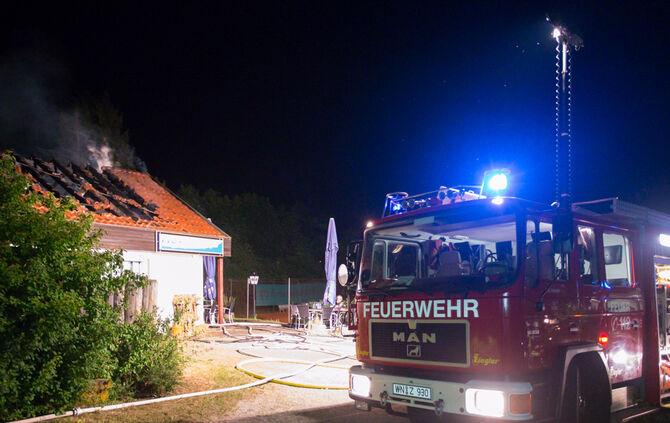Tennisclub abgebrannt - Bild 26_27