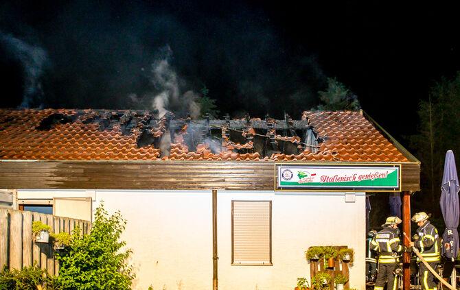 Tennisclub abgebrannt - Bild 32_33