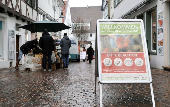 Der Waiblinger Wochenmarkt am 11.12.2020.