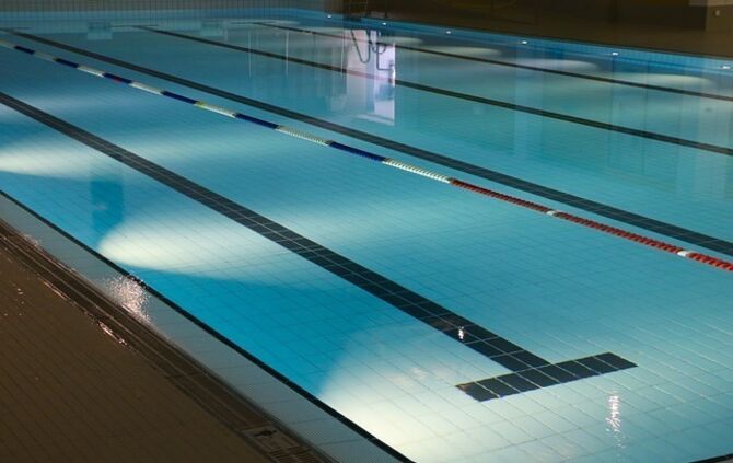 indoor-swimming-pool-735309_640_0