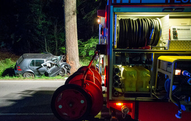 Autofahrer stirbt bei Unfall - Bild 04_2