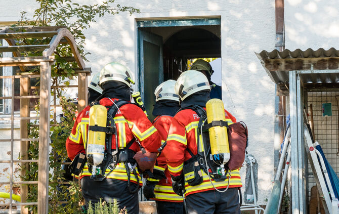 Verpuffung auf dem Birkenhof: Fünf Verletzte - Bild 06_31