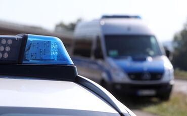 Polizei Streifenwagen Blaulicht Kontrolle symbol symbolbild symbolfoto