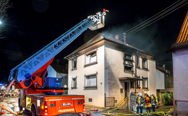 1 Tote bei Wohnhausbrand, Bachstr., Winnenden, 21.12.2020.
