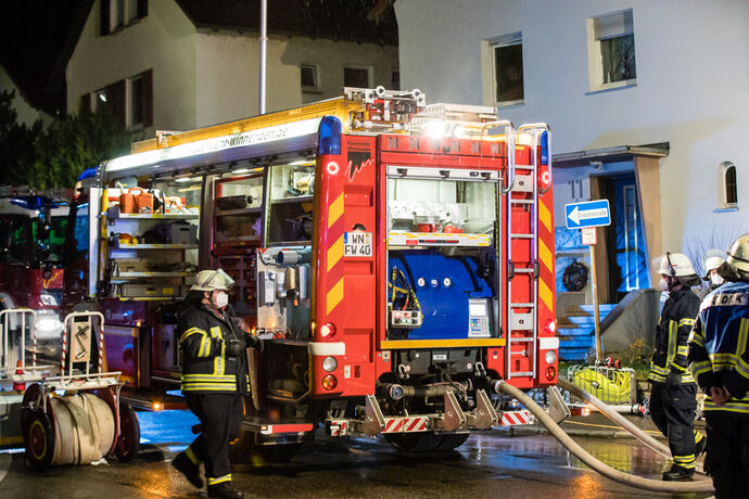 1 Tote bei Wohnhausbrand, Bachstr., Winnenden, 21.12.2020.