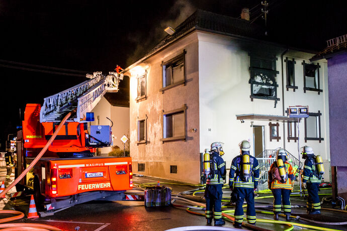 1 Tote bei Wohnhausbrand, Bachstr., Winnenden, 21.12.2020.