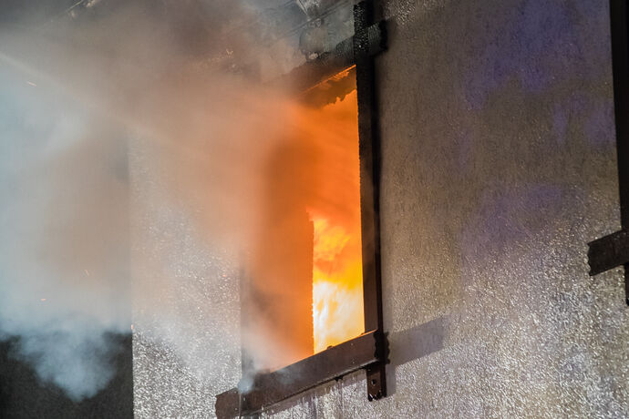 1 Tote bei Wohnhausbrand, Bachstr., Winnenden, 21.12.2020.