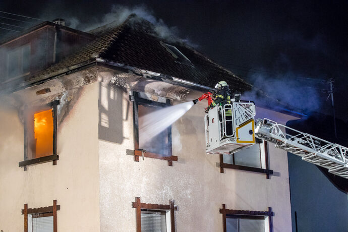 1 Tote bei Wohnhausbrand, Bachstr., Winnenden, 21.12.2020.