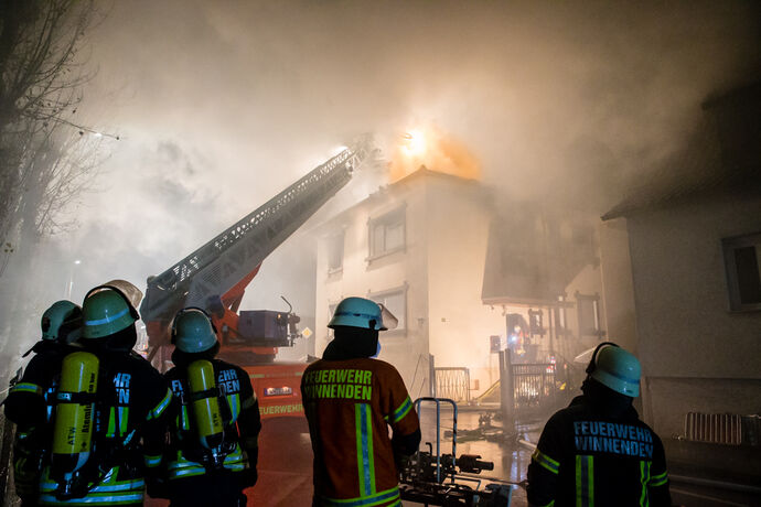 1 Tote bei Wohnhausbrand, Bachstr., Winnenden, 21.12.2020.