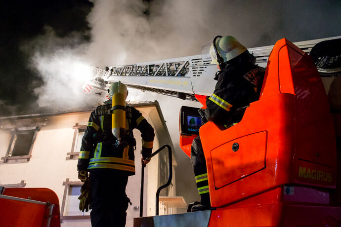1 Tote bei Wohnhausbrand, Bachstr., Winnenden, 21.12.2020.