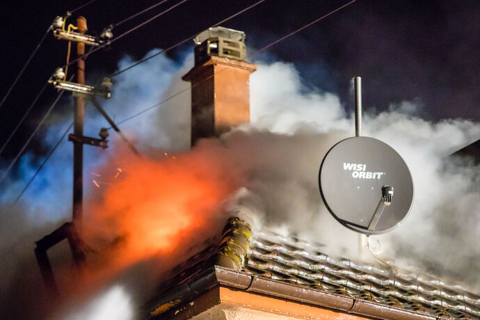 1 Tote bei Wohnhausbrand, Bachstr., Winnenden, 21.12.2020.