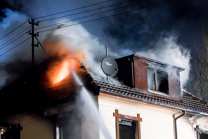 1 Tote bei Wohnhausbrand, Bachstr., Winnenden, 21.12.2020.