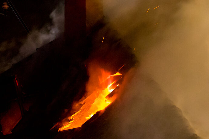 1 Tote bei Wohnhausbrand, Bachstr., Winnenden, 21.12.2020.