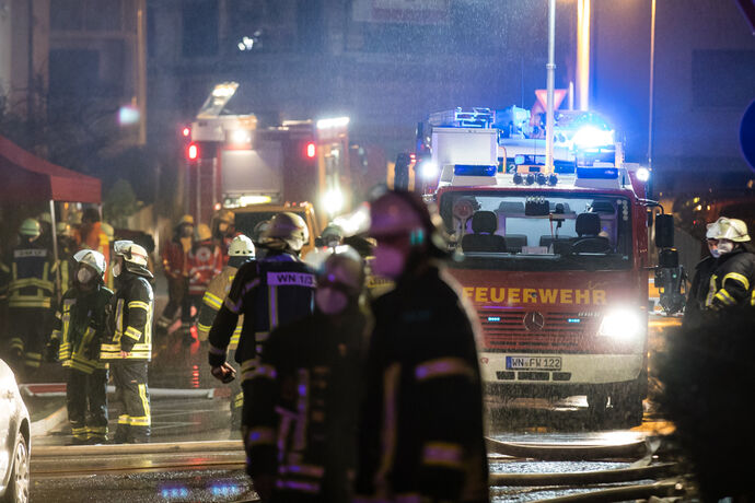 1 Tote bei Wohnhausbrand, Bachstr., Winnenden, 21.12.2020.