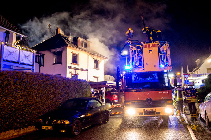 1 Tote bei Wohnhausbrand, Bachstr., Winnenden, 21.12.2020.