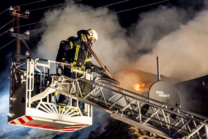 1 Tote bei Wohnhausbrand, Bachstr., Winnenden, 21.12.2020.
