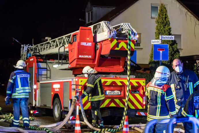 1 Tote bei Wohnhausbrand, Bachstr., Winnenden, 21.12.2020.