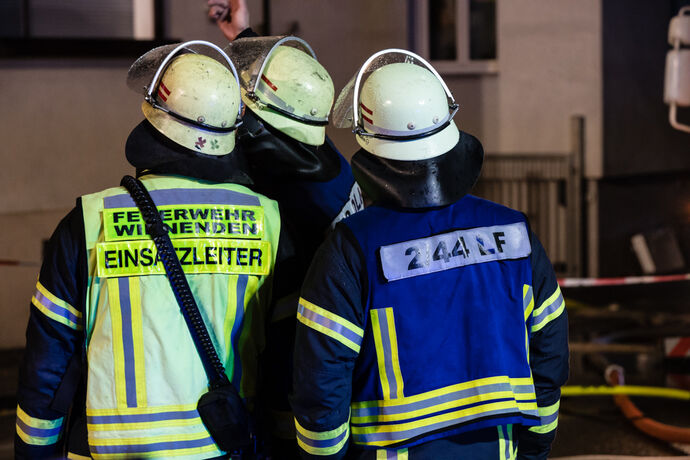 1 Tote bei Wohnhausbrand, Bachstr., Winnenden, 21.12.2020.