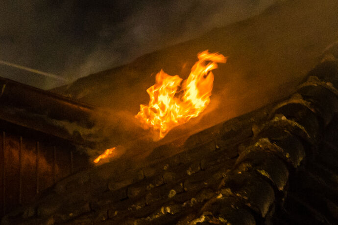 1 Tote bei Wohnhausbrand, Bachstr., Winnenden, 21.12.2020.