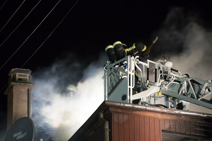 1 Tote bei Wohnhausbrand, Bachstr., Winnenden, 21.12.2020.