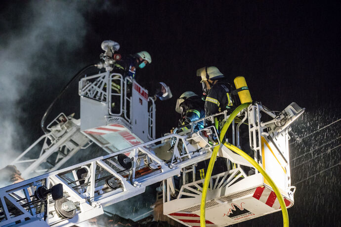 1 Tote bei Wohnhausbrand, Bachstr., Winnenden, 21.12.2020.