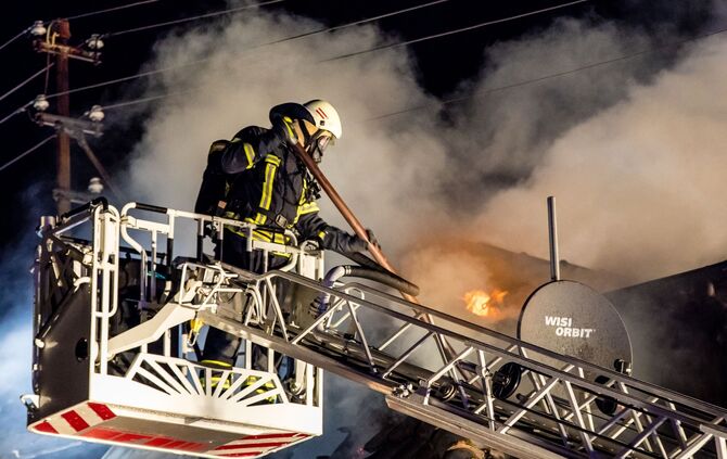 1 Tote bei Wohnhausbrand, Bachstr., Winnenden, 21.12.2020.