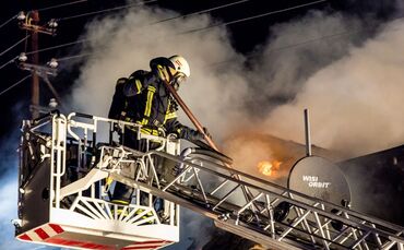 1 Tote bei Wohnhausbrand, Bachstr., Winnenden, 21.12.2020.