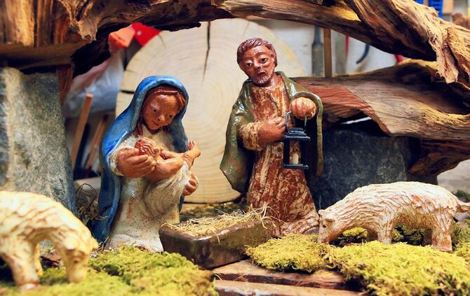 Waiblingen Hobbykünstler Franz Wimmer macht weihnachtliche Figuren und krippen aus Ton und Keramik
