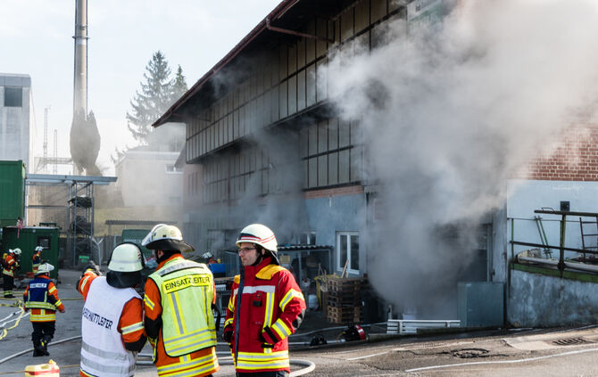 Brand in Firma, Leutenbach, anfangs war Winnenden gedacht, Rems-Murr-Kreis, 01.03.2018.
