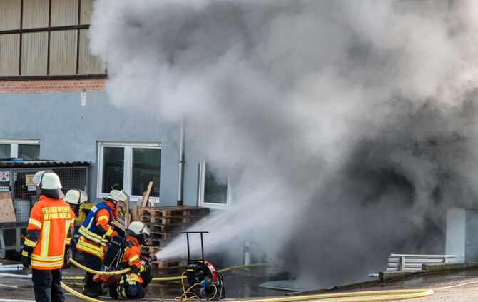 Brand in Firma, Leutenbach, anfangs war Winnenden gedacht, Rems-Murr-Kreis, 01.03.2018.