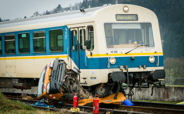 Wieslauftalbahn überrollt Gemeindefahrzeug - Bild 11_0