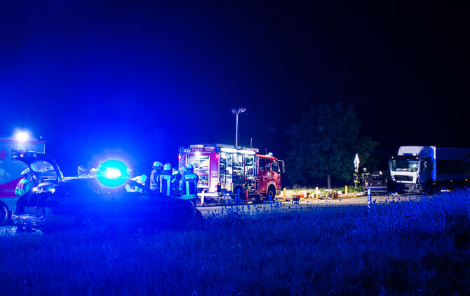 2 Tote bei Unfall - Bild 15_13