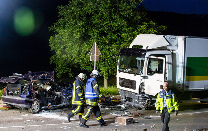 2 Tote bei Unfall - Bild 17_15