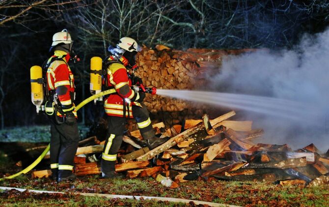 Holzstapelbrand Remshalden_2