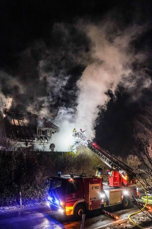 Murrhardt-Kirchenkirnberg: Gebaeudebrand - Bewohner koennen sich rechtzeitig retten