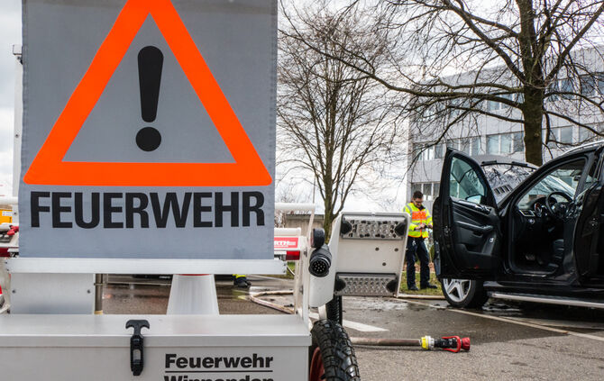 Einsatz wegen Autobrand - Bild 08_5