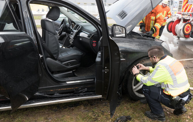 Einsatz wegen Autobrand - Bild 05_8