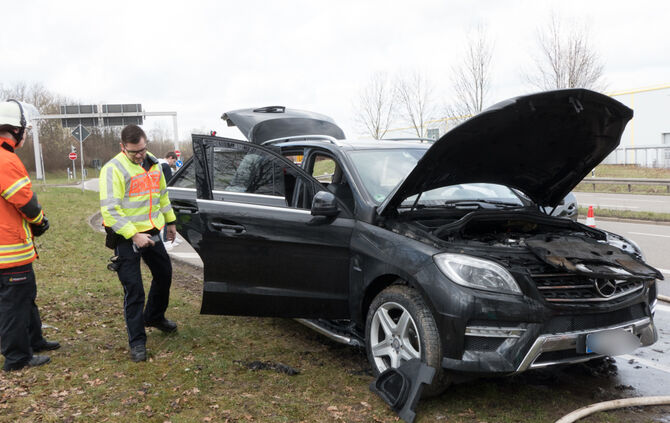 Einsatz wegen Autobrand - Bild 04_9