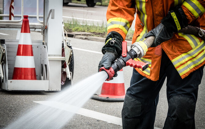 Einsatz wegen Autobrand - Bild 02_11