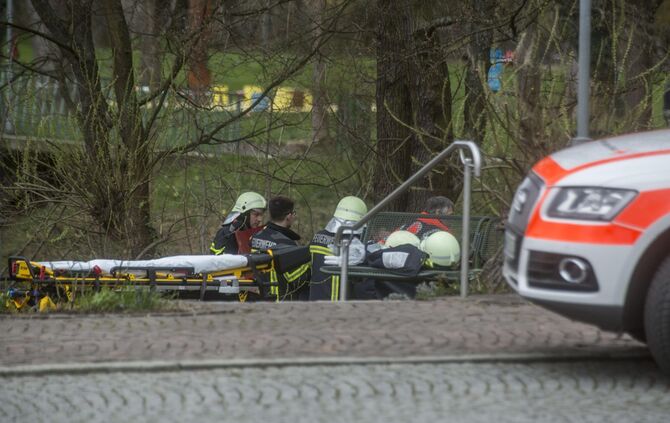 Offenbar im Wasser treibenden Rollstuhlfahrer geborgen - Feuerwehr versuchte noch zu Reanimieren_0